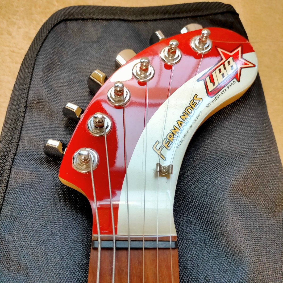 新品同様 FERNANDES ZO-3 エレキギター ウルトラマンカラー 新品同様 FERNANDES ZO-3 エレキギター ウルトラマンカラー