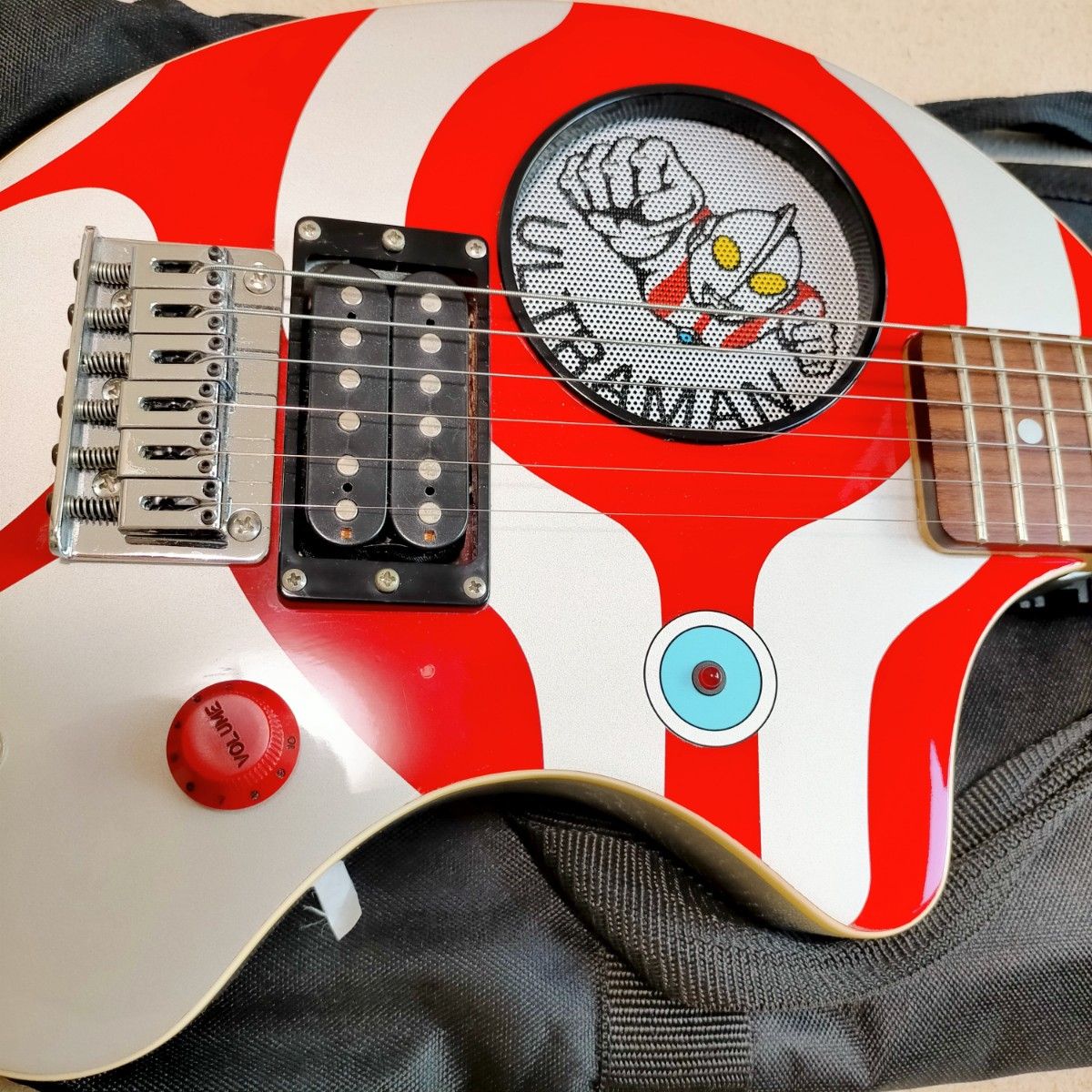 新品同様 FERNANDES ZO-3 エレキギター ウルトラマンカラー 新品同様 FERNANDES ZO-3 エレキギター ウルトラマンカラー