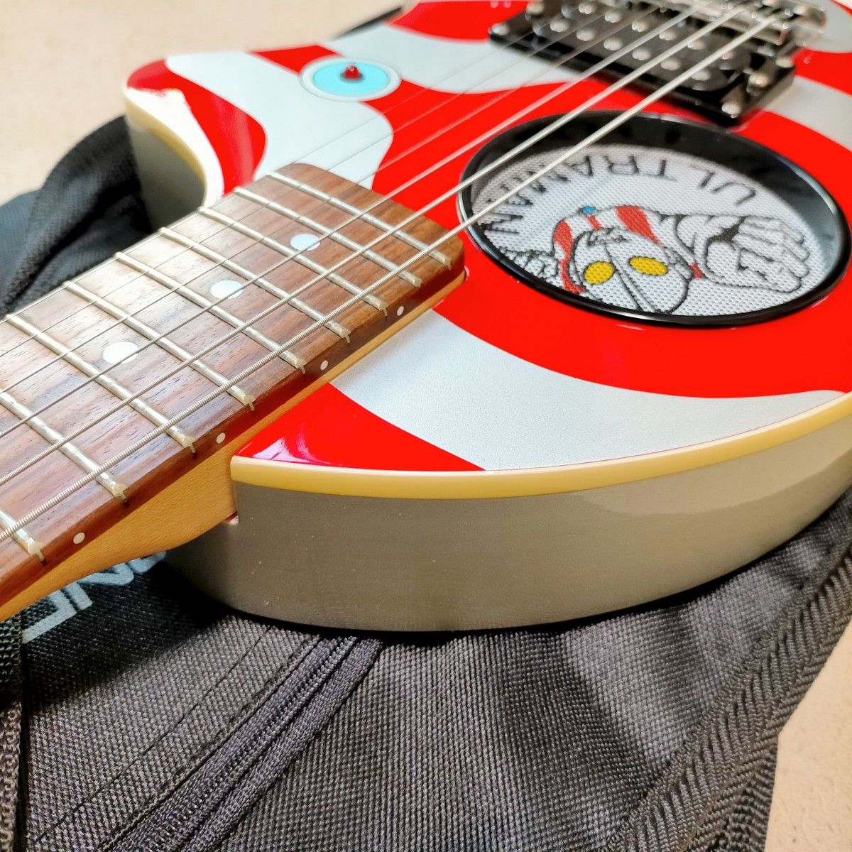 新品同様 FERNANDES ZO-3 エレキギター ウルトラマンカラー 新品同様 FERNANDES ZO-3 エレキギター ウルトラマンカラー