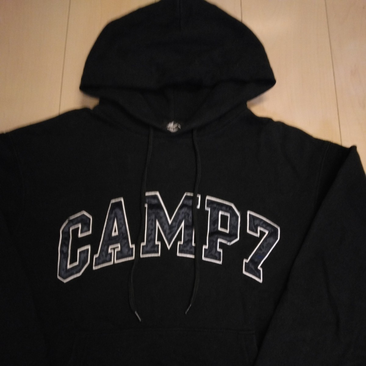CAMP7　キャンプセブンカレッジ刺繍パーカー　サイズS　黒　ライトオン　裏起毛　定価6900円の品_画像2