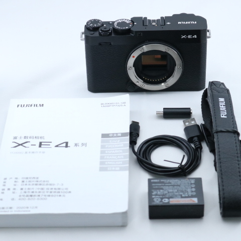 富士フイルム ミラーレスデジタルカメラ X-E4 ボディ