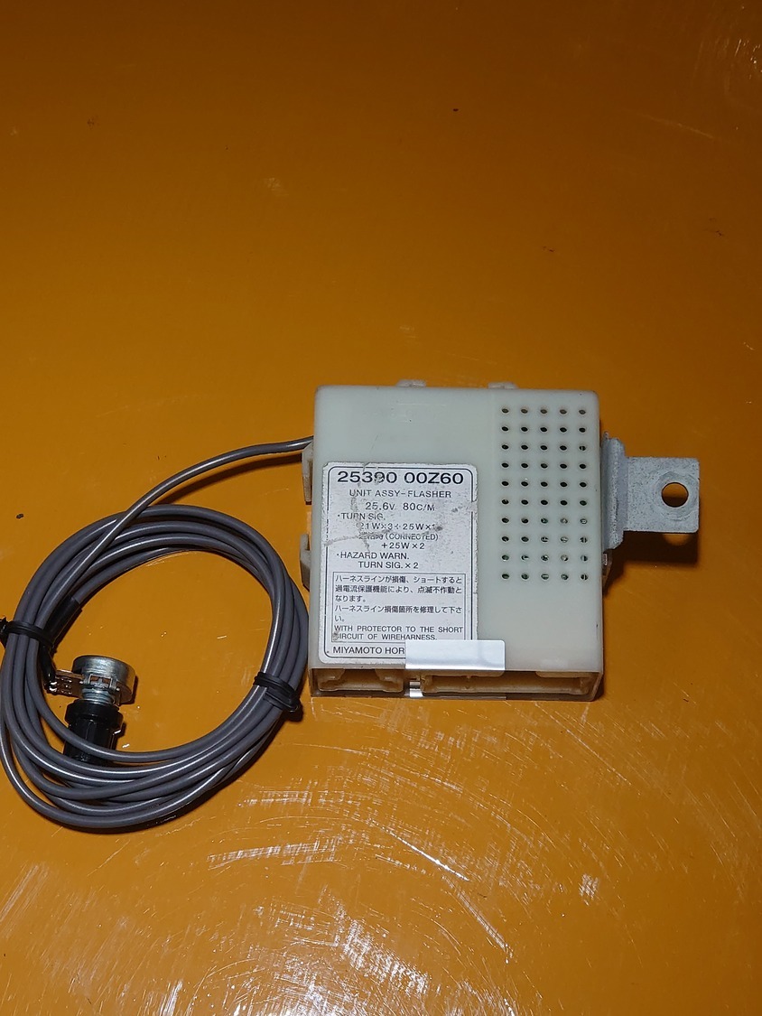 UDk on slowly turn signal relay used processed goods!! 25390-00Z60 00Z6A