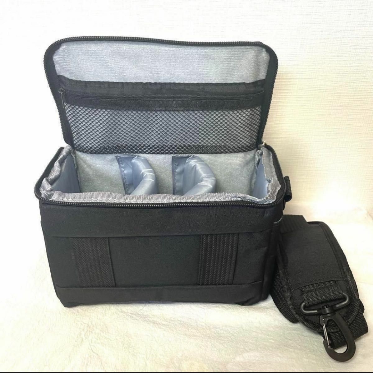 カメラバッグ カメラケース ショルダーバッグ  高品質 鞄　ブラック　黒 ショルダーバッグ ショルダーストラップ付き 保護