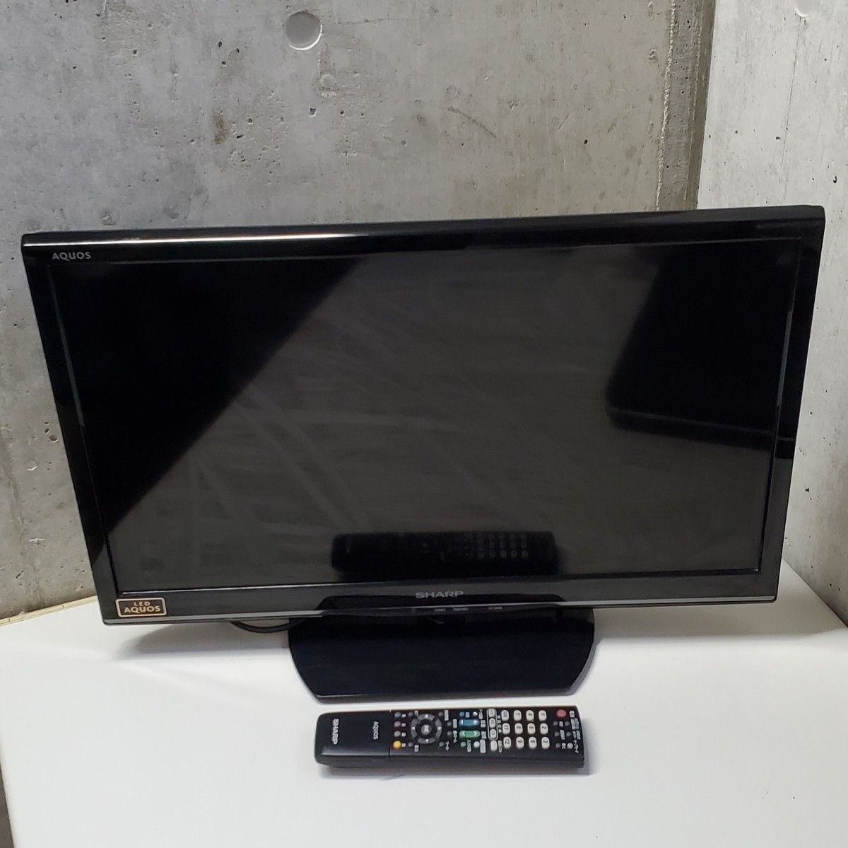 SHARP　AQUOS 　24型　液晶テレビ 　シャープ　2013年製　家電品