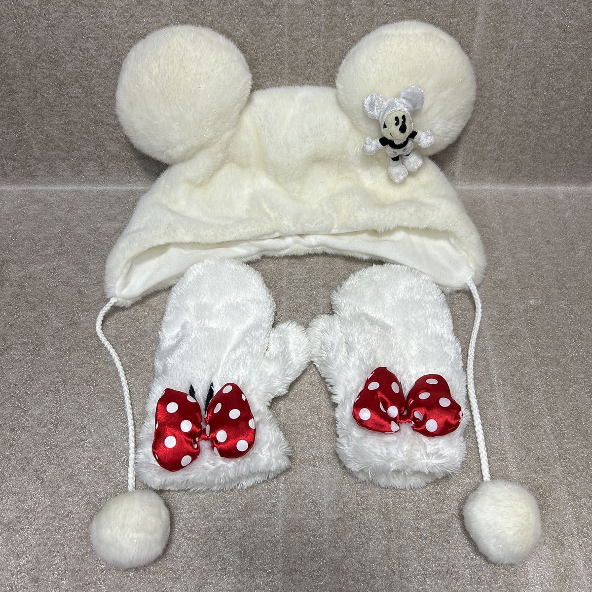 ディズニーリゾート　Disney ミッキー　ミニー　ファンキャップ　帽子　手袋　大人用　ホワイト　白　防寒着　ミトン