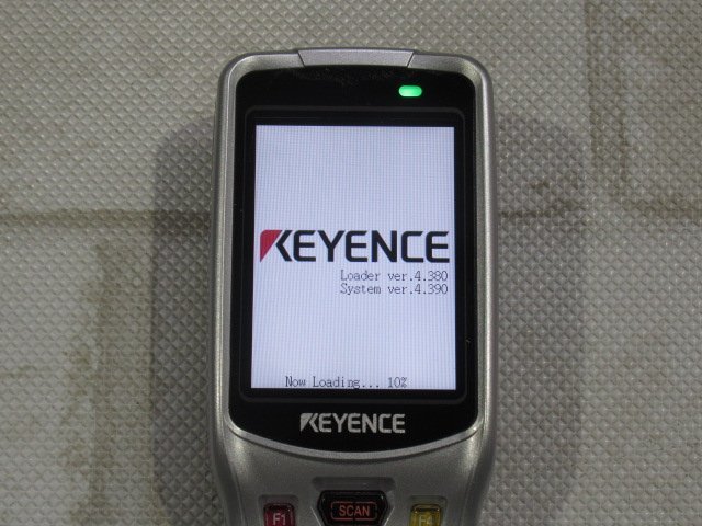 Ω 新O 0103♪ 保証有 KEYENCE【 BT-W70 + BT-WUC71 】キーエンス BT-W70シリーズ ハンディターミナル + 充電ユニット キレイ_画像2