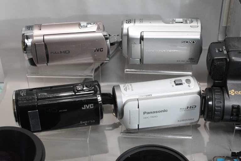 093001 【ジャンク品 ムービー・ビデオカメラ 】 SONY・Panasonic・SHARP・JVC・Hi-8・miniDV・HD・・・その他ACC まとめて 大量_画像2