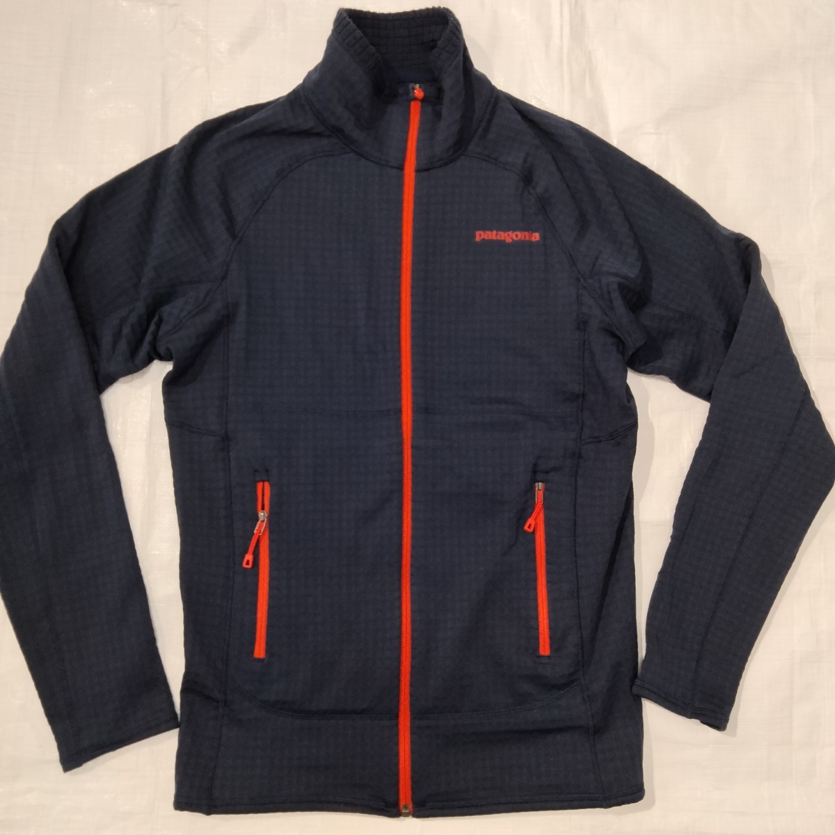 日本未発売】 パタゴニア patagonia R1 登山 アウトドア ベース