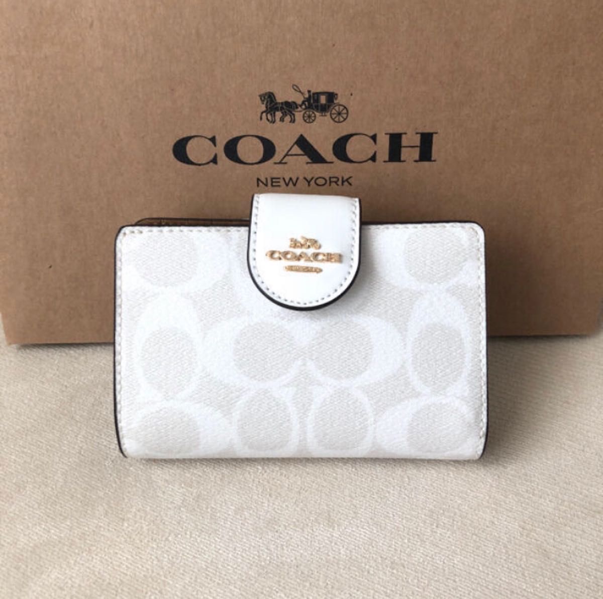 新品 COACH コーチ 定価44,000円 二つ折り財布 チョーク／グレイシャーホワイト