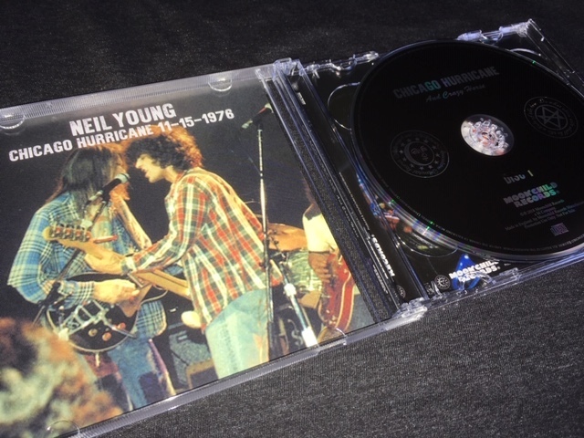 Moon Child ★ Neil Young -「Chicago Hurricane」プレス2CD_画像3