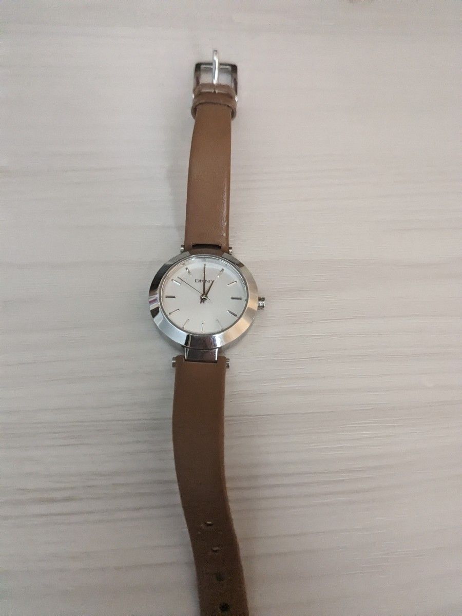 DKNY 腕時計　レディース