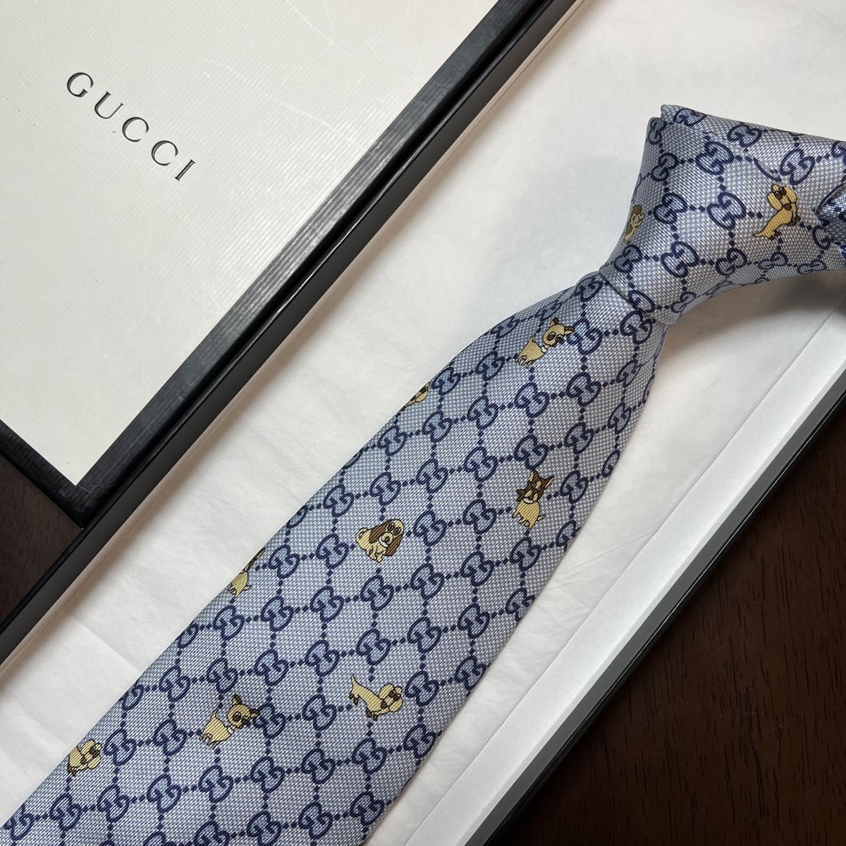 新品・未使用 GUCCI紺地ロゴ入りネクタイ-