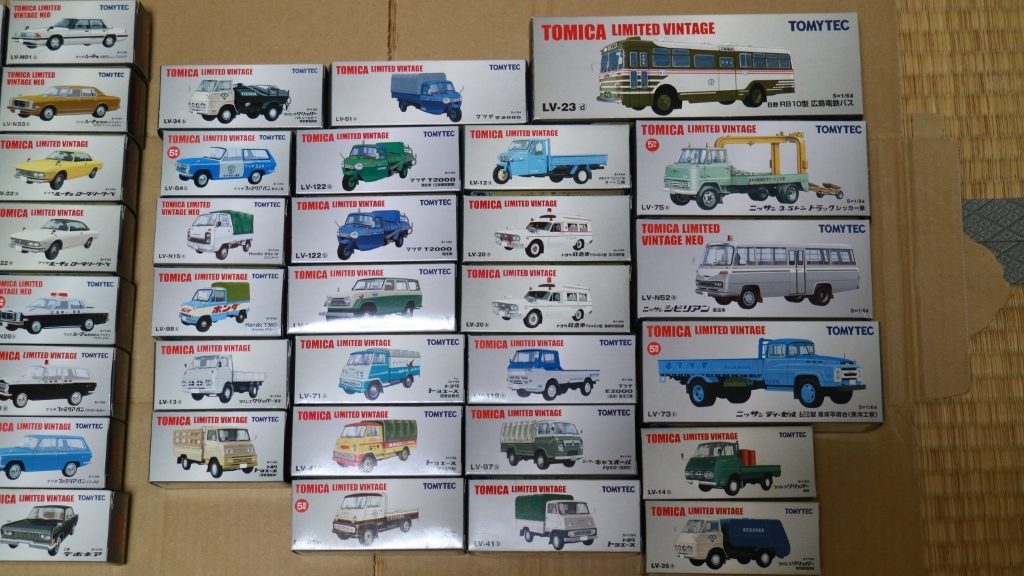 1/64 Tomica Limited Vintage＆NEO 83件+ Tomicarama Diorama二手車店（高速馬達）套裝 原文:1/64　トミカリミテッドビンテージ&NEO　83台＋トミカラマ　ジオラマ中古車店（高速モータース）セット