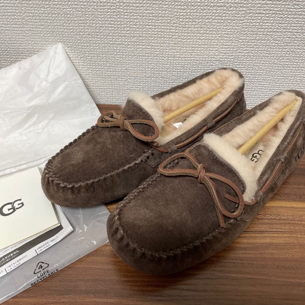 【未使用・送料無料】25cm UGG 5612 W/PWTR W DAKOTA