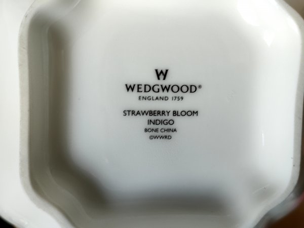 WEDGWOOD STRAWBERRY BLOOM INDIGO/ウェッジウッド ストロベリーブルームインディゴ /イングランド/お皿/苺/食器/直径:約14cm/G322530_画像2