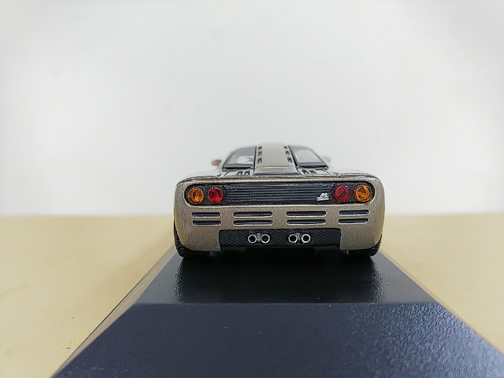 ■ PMA MINICHAMPSミニチャンプス 1/43 McLaren F1 プラチナムグレー マクラーレン モデルミニカー_画像3