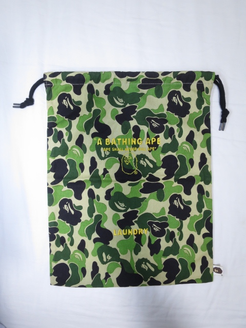 未使用品 A BATHING APE　アベイシングエイプ 迷彩 トラベル ランドリー バッグ 巾着 スニーカー ケース　カモフラ　1st camo  猿迷彩