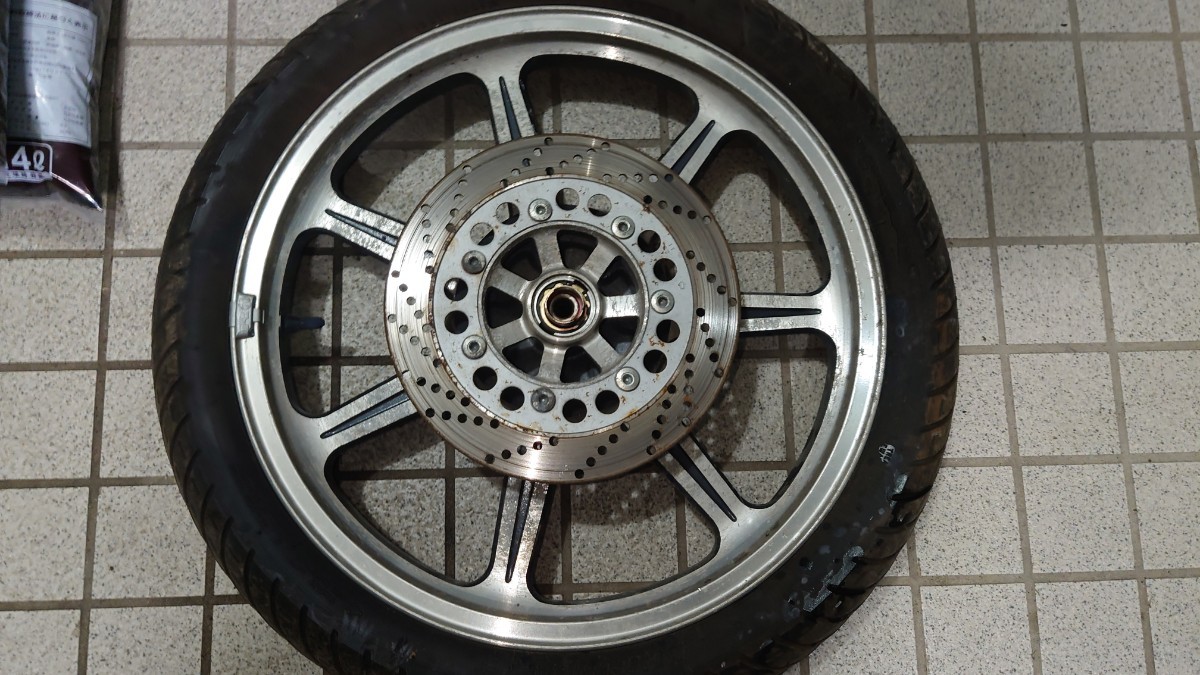 バルカン400 EN400B フロントホイールの画像1