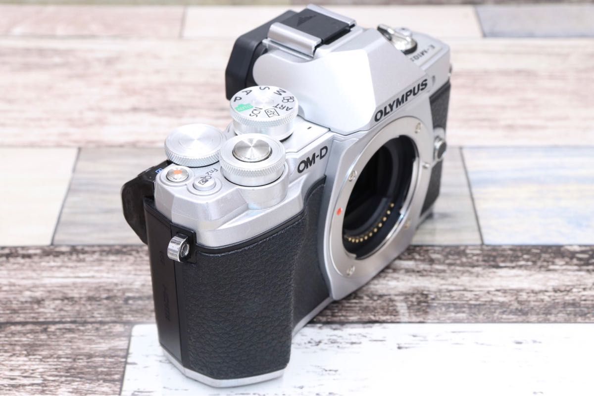 レトロな見た目と超高性能】OM-D E-M10 MarkIII｜Yahoo!フリマ（旧