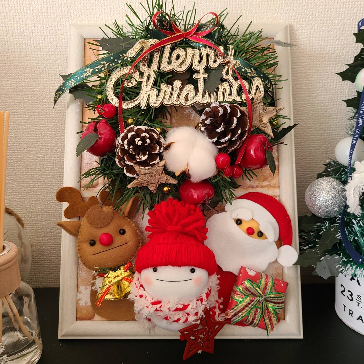 フェルト ハンドメイド　クリスマスボード　リース　ゆきだるまちゃん　サンタクロース_画像1