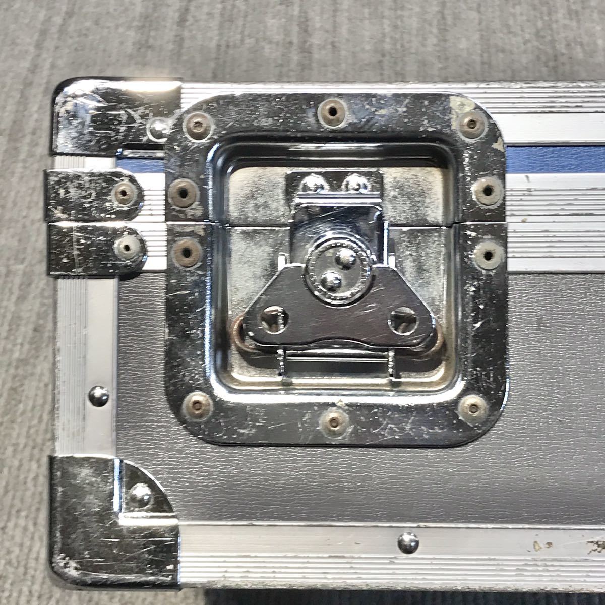 ハードケース ケース ジュラルミン トランク アルミケース 機材 輸送 精密 映像 機器 音声 楽器 カメラ レンズ ツール ボックス 中古 2_画像7