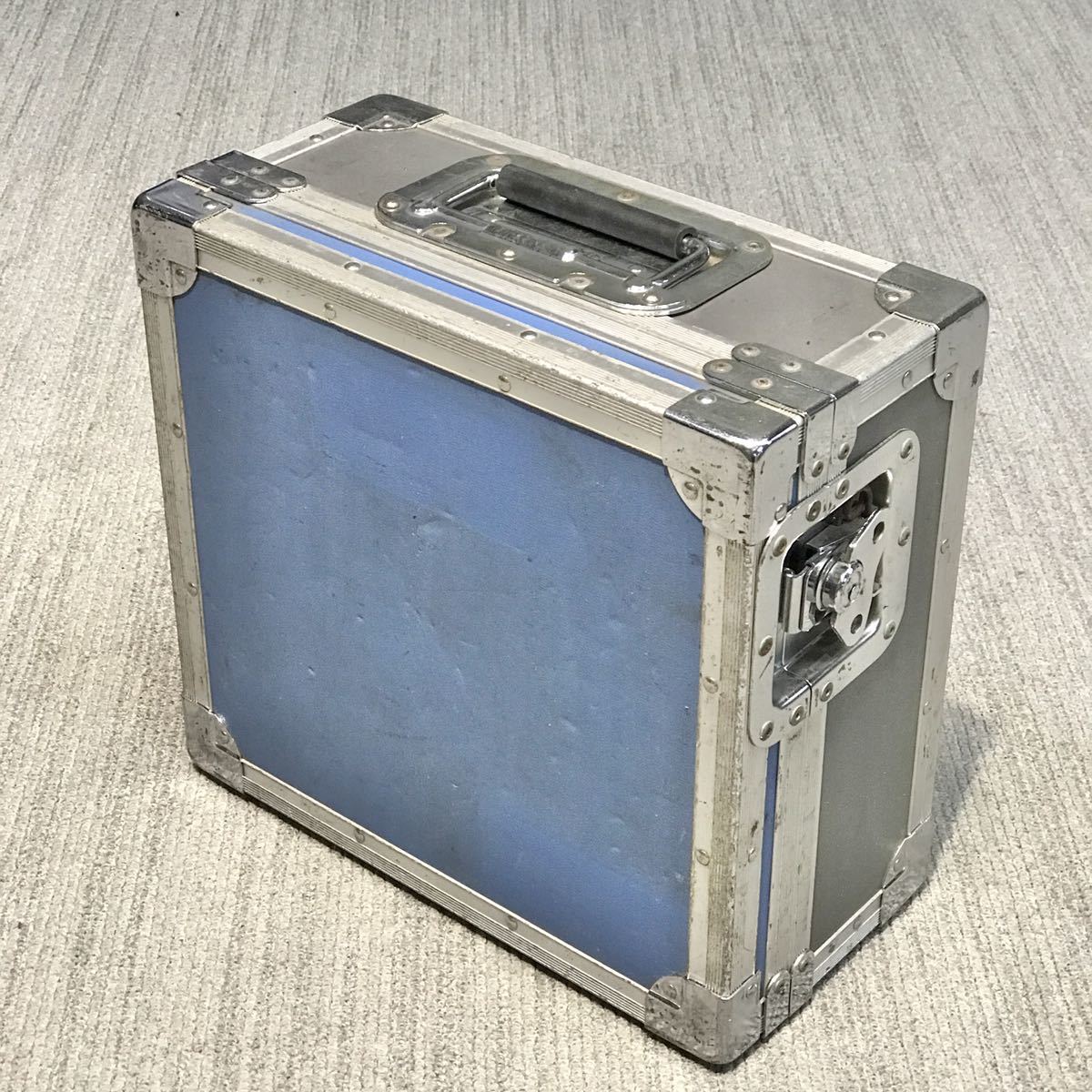 ハードケース ケース ジュラルミン トランク アルミケース 機材 輸送 精密 映像 機器 音声 楽器 カメラ レンズ ツール ボックス 中古 2_画像4