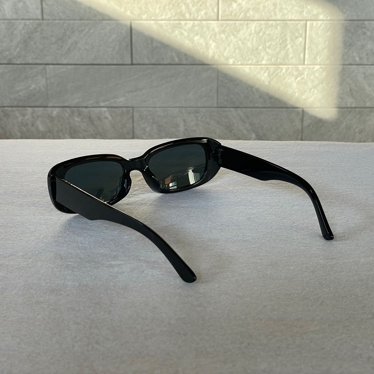 【新品】スクエアサングラス レトロサングラス　オーバル型　黒　ブラック　メンズ　レディース　UVカット　紫外線カット　ゴーグル