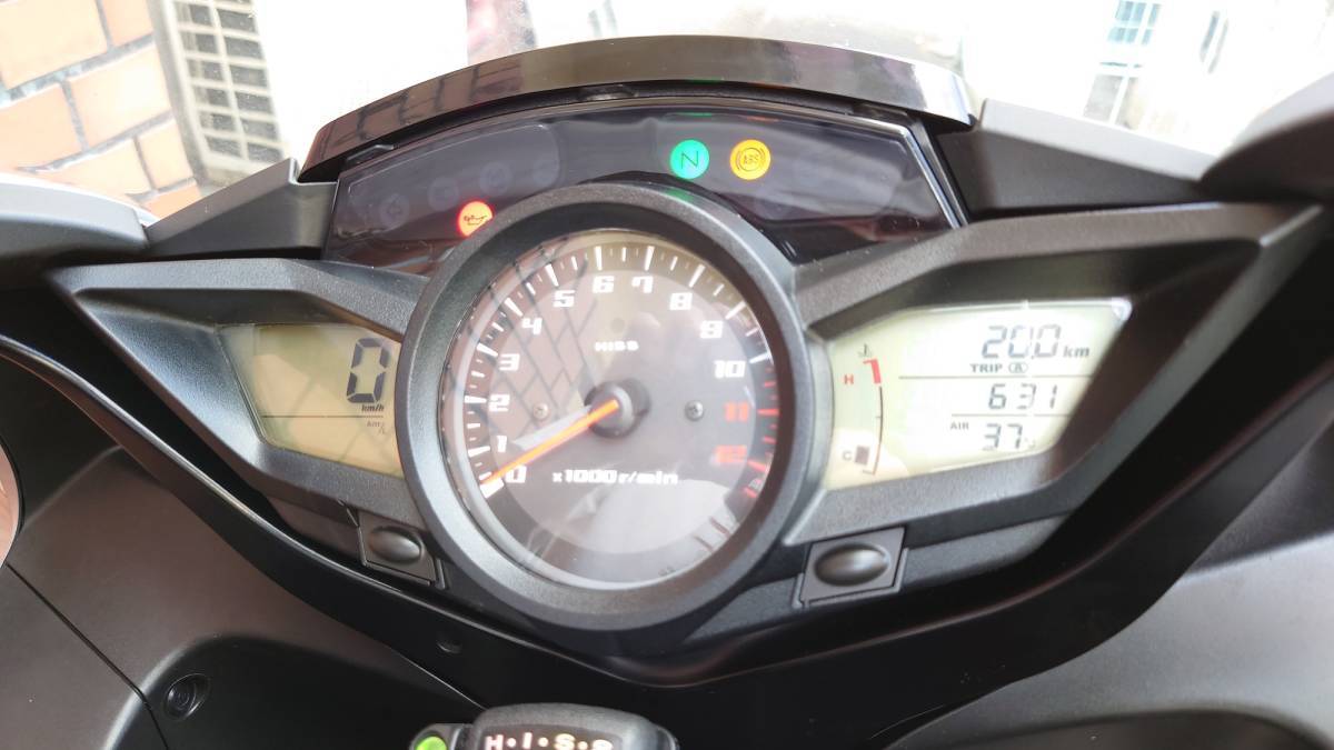 ★　ホンダ純正 VFR1200F　後期UK仕向地　中古　mile/km変更可能　タコメータカバーに少し傷有　★_TRIP「A」