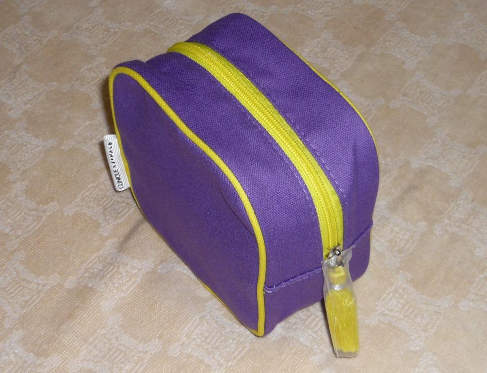 * Clinique * original pouch * purple × yellow color * Novelty *CLINIQUE*