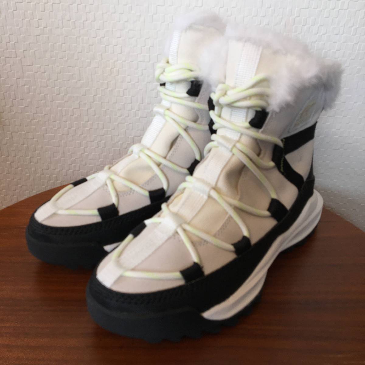 24.5cm｜SOREL ONA リミックス グレイシー ウォータープルーフ NL5050-125 白 防寒 軽量 スノーブーツ ショート 冬靴 (新品)(正規品)