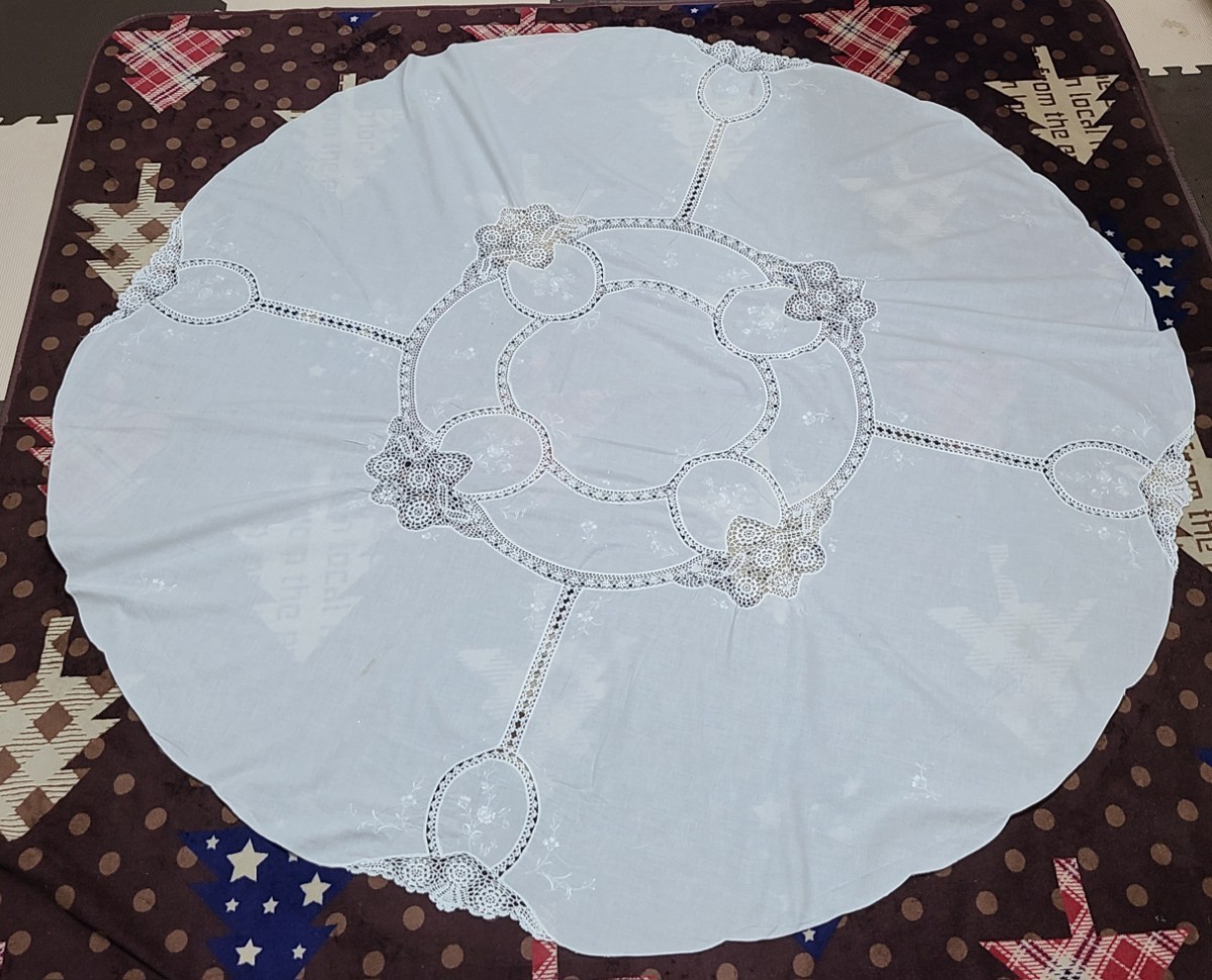  Vintage | tablecloth | race | hand made | round | diameter approximately 160cm| chicken. design. rectangle. tablecloth attaching 