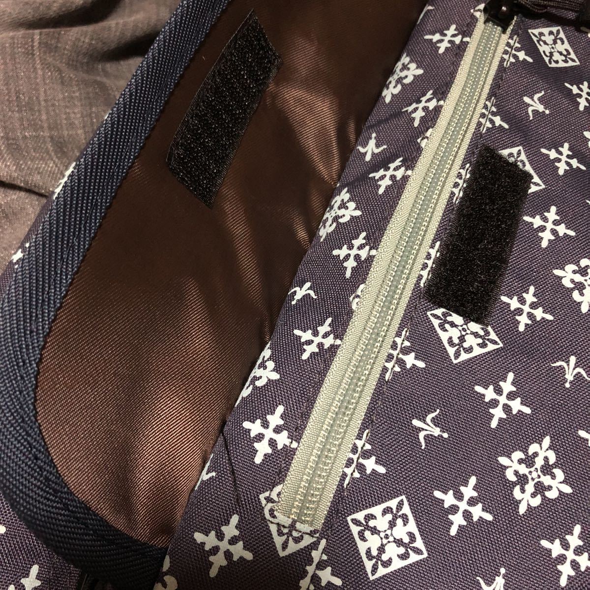 Daily russet【新品】カラーファスナー ボディバッグ ネイビー
