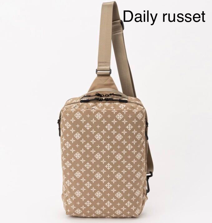 Daily russet【新品】NP プリント スクエア ボディバッグ デイリー