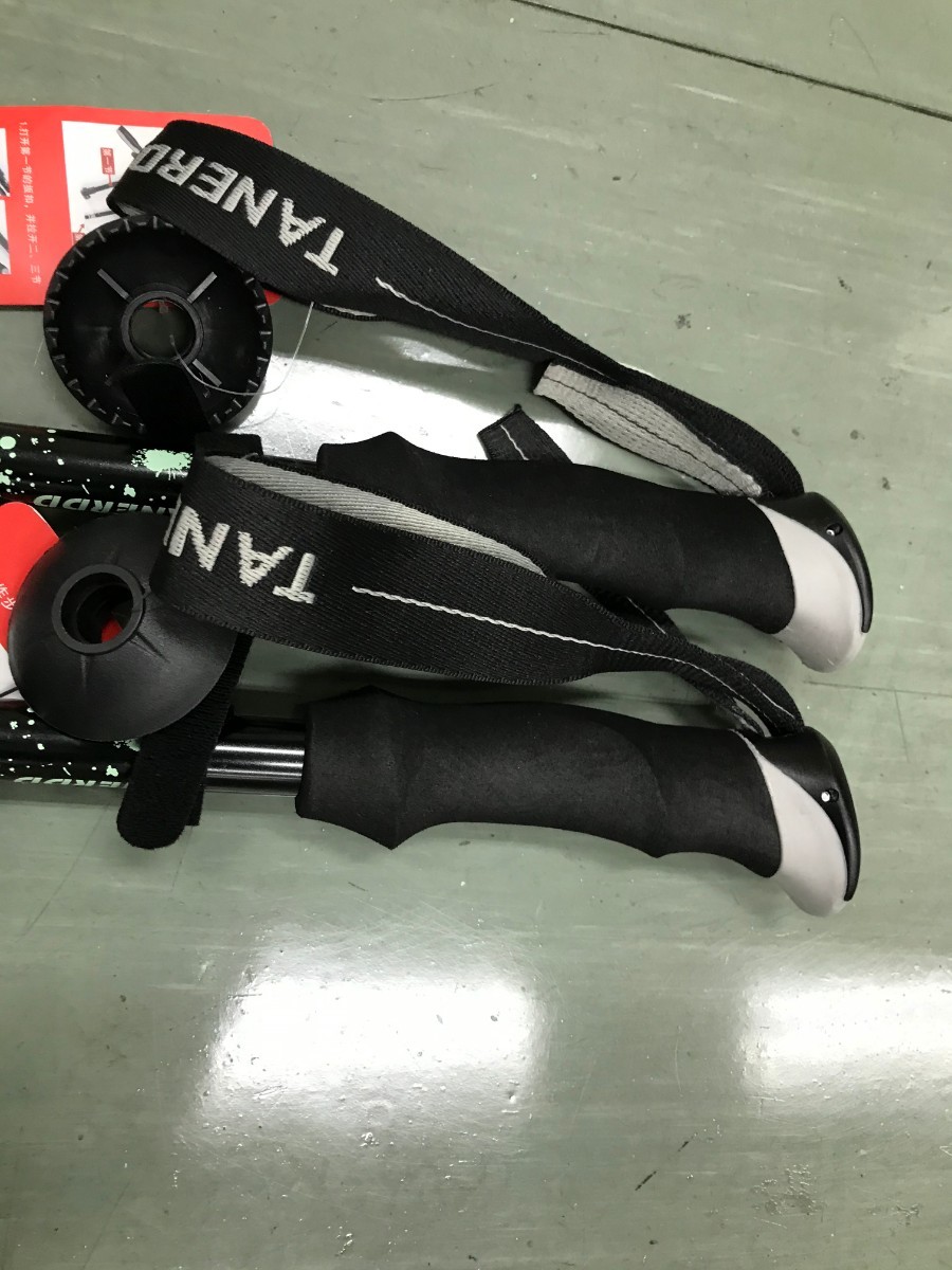 残りわずか　新品 2本セット 3way ウォーキング 軽量 トレッキングポール 杖 緑 アルミ製 登山ストック 補助　即購入OK　【値下げ不可】