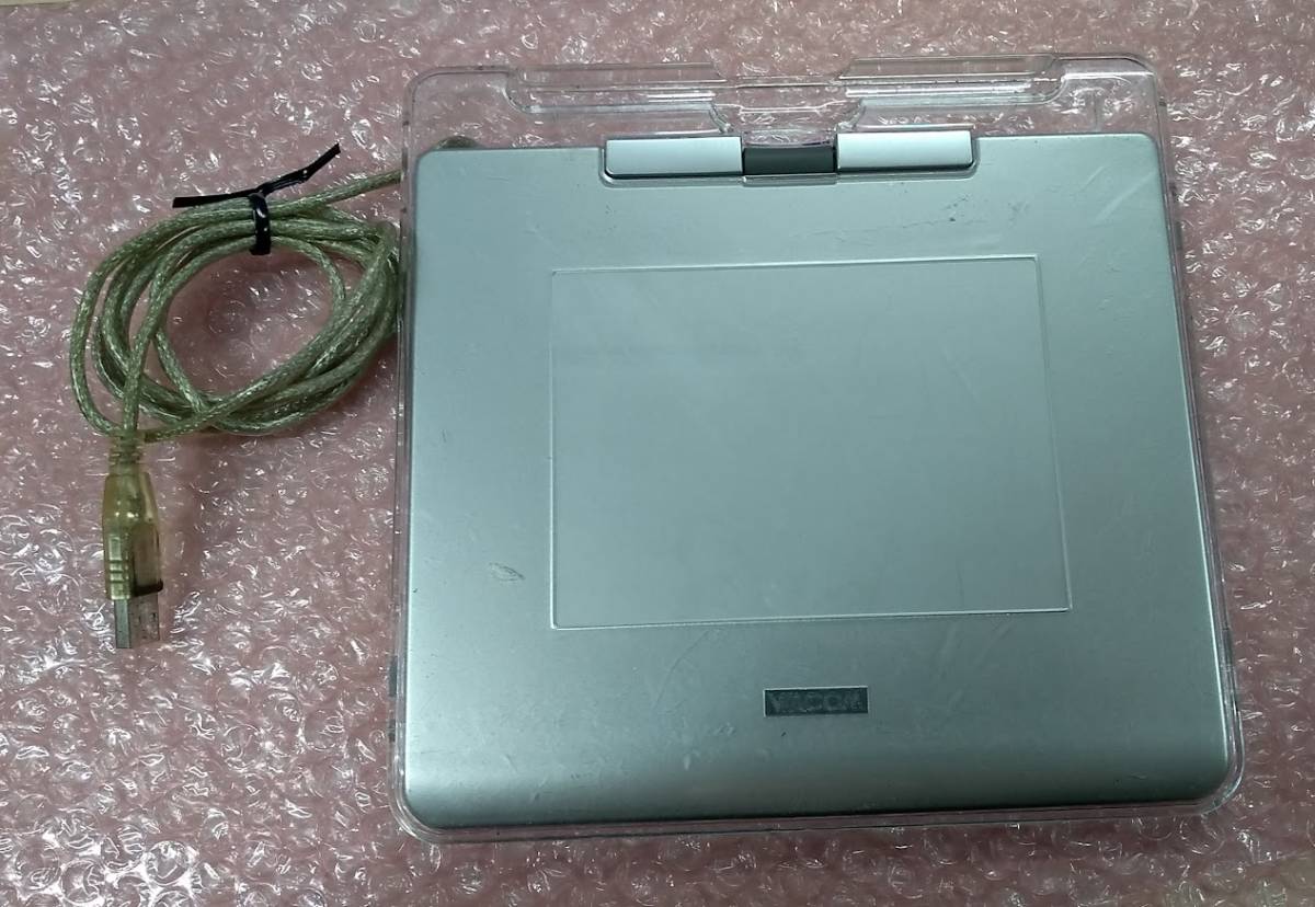 ●WACOM ワコム　タブレット CTE-440 ホワイト 通電のみ確認 ジャンク_画像1