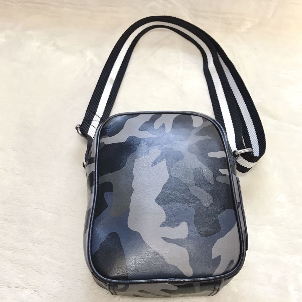 DIESEL ブレイブマン カモフラ ボックス型 ショルダーバッグ レザー 迷彩 クロスボディ ディーゼル