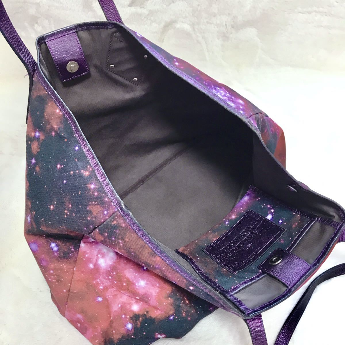 美品 Vivienne Westwood ネビュラギャラクシー トートバッグ 美品 Vivienne Westwood ネビュラギャラクシー トートバッグ