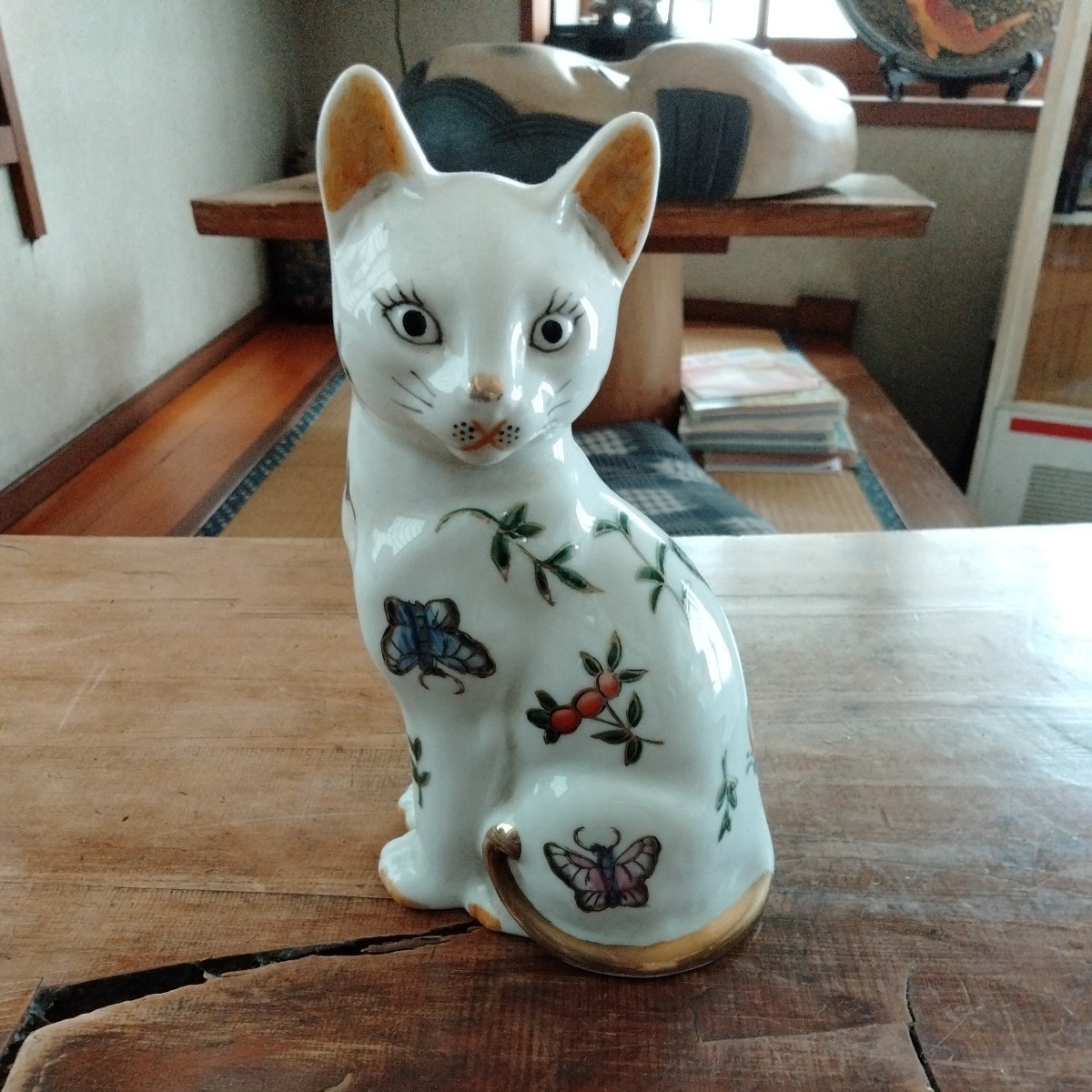 注目ブランド 伊万里 眠り猫 染錦 色絵 金彩 猫 置物 工芸品 レトロ