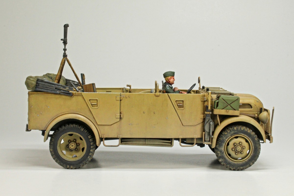 タミヤ1/35 ドイツ大型軍用乗用車シュタイヤー1500A/01 完成品 タミヤ1/35 ドイツ大型軍用乗用車シュタイヤー1500A/01 完成品