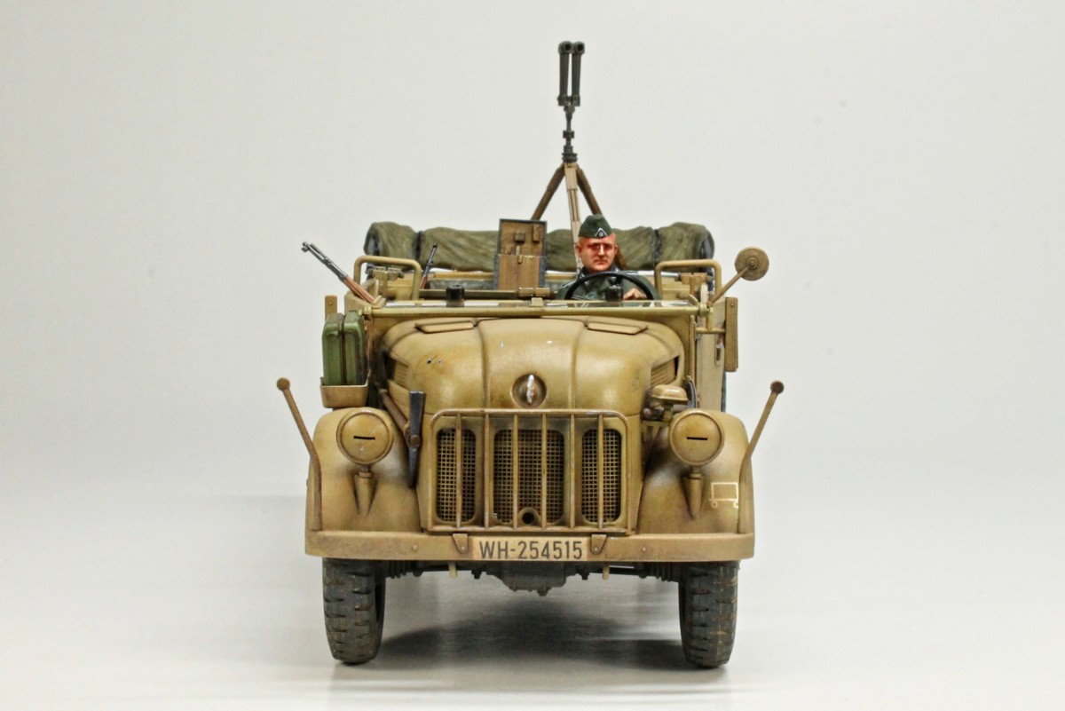 タミヤ1/35 ドイツ大型軍用乗用車シュタイヤー1500A/01 完成品 タミヤ1/35 ドイツ大型軍用乗用車シュタイヤー1500A/01 完成品