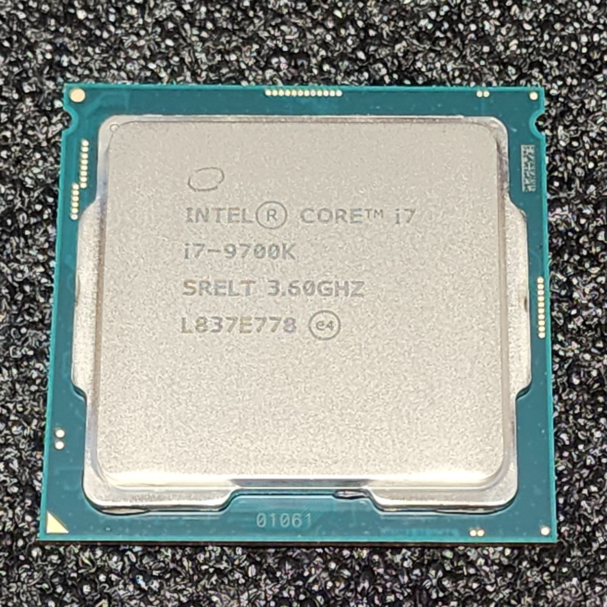 待望☆】 i7 Core Intel CPU 9700K 動作確認済み インテル PCパーツ