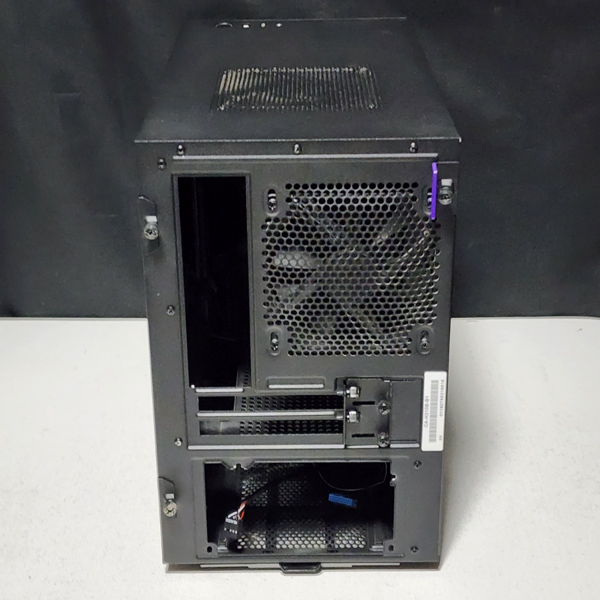 NZXT H210 Black&Black(CA-H210B-B1) ミニタワー型PCケース(Mini NZXT H210 Black&Black(CA-H210B-B1) ミニタワー型PCケース(Mini