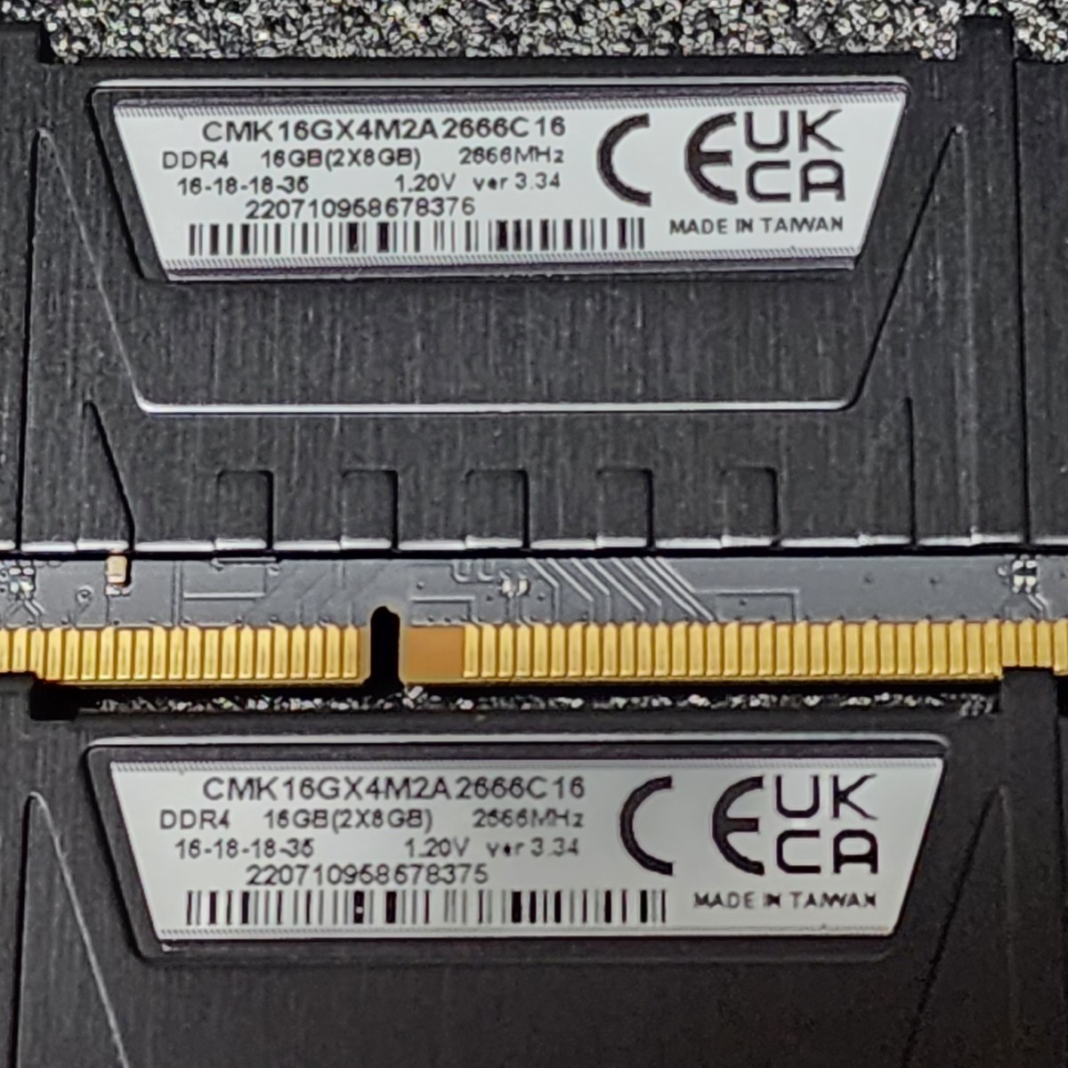 CORSAIR VENGEANCE LPX DDR4-2666MHz 16GB (8GB×2枚キット) CMK16GX4M2A2666C16  動作確認済み デスクトップ用 PCメモリ