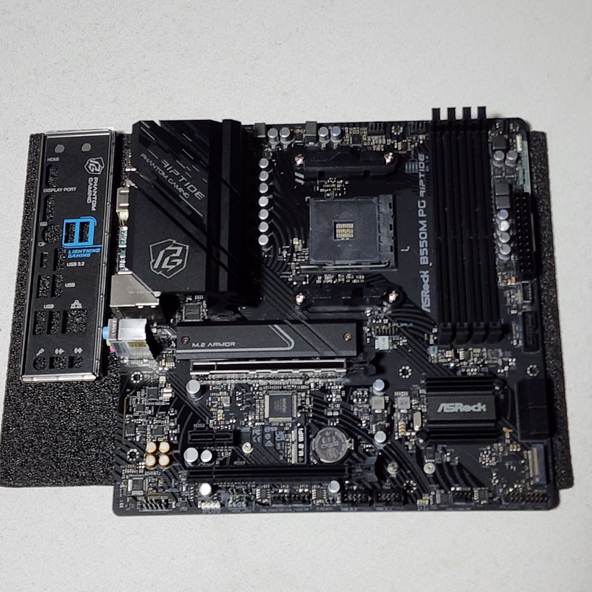 ASRock B550M PG RIPTIDE IOパネル付属 Socket AM4 MicroATXマザーボード RYZEN5000シリーズ対応  最新Bios 動作確認済 PCパーツ