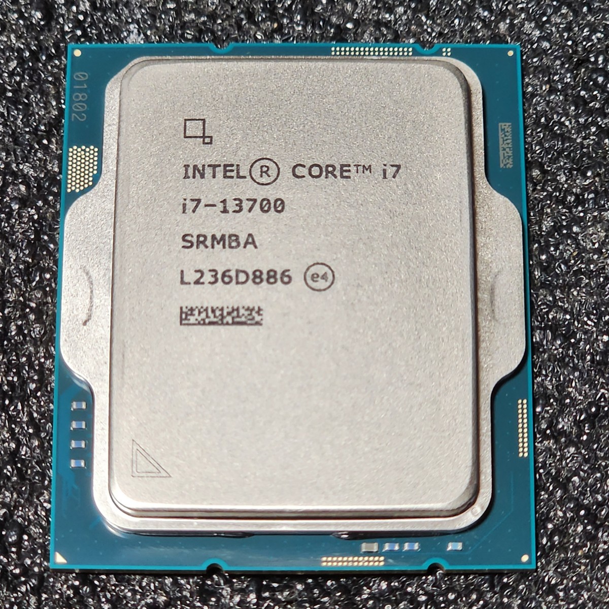 CPU Intel Core i7 13700 2.1GHz 16コア24スレッド Raptor Lake PCパーツ インテル 動作確認済み_画像1