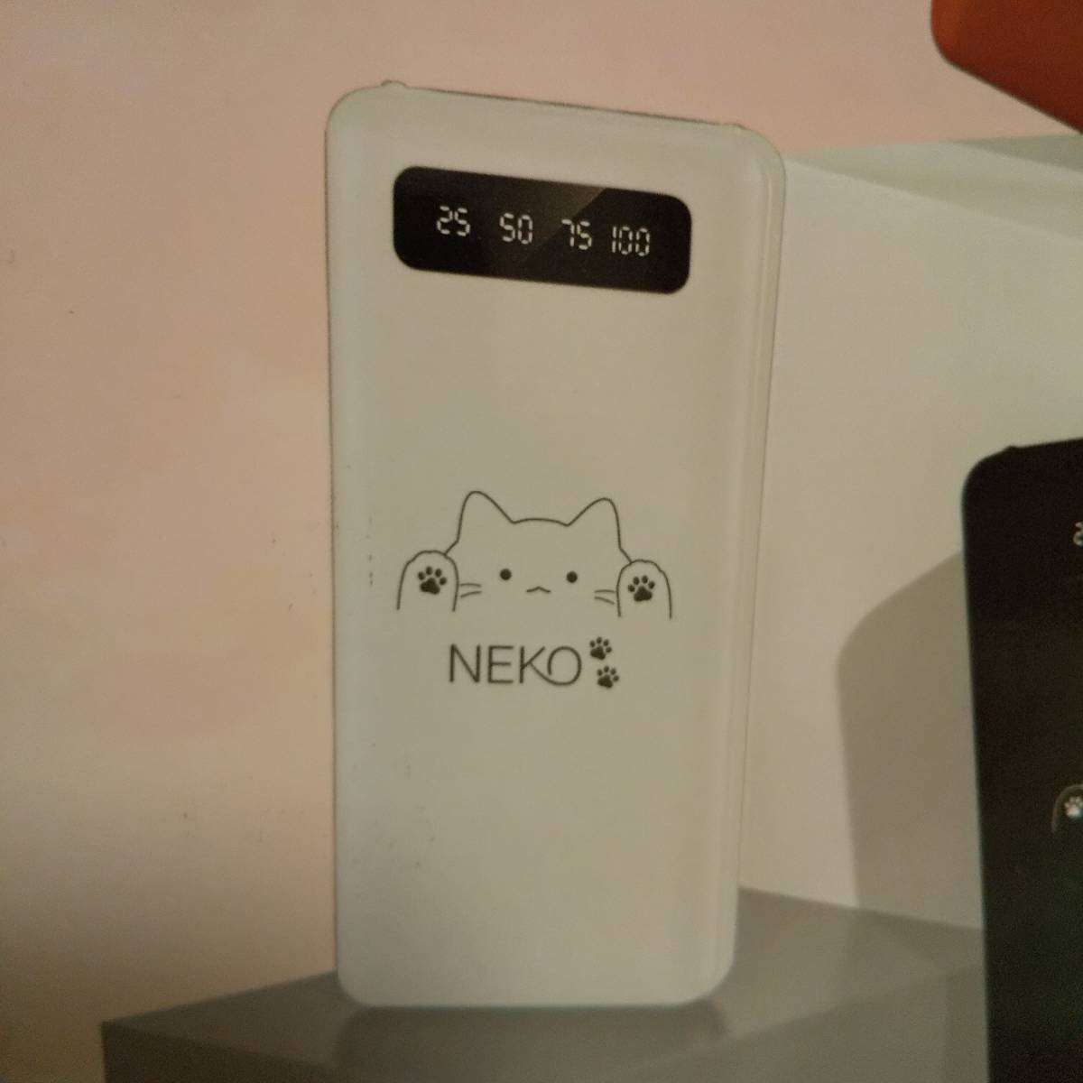 新品 未開封 NEKO LED モバイルバッテリー ホワイト 2台同時充電可能 ネコ 送料510円～_画像2