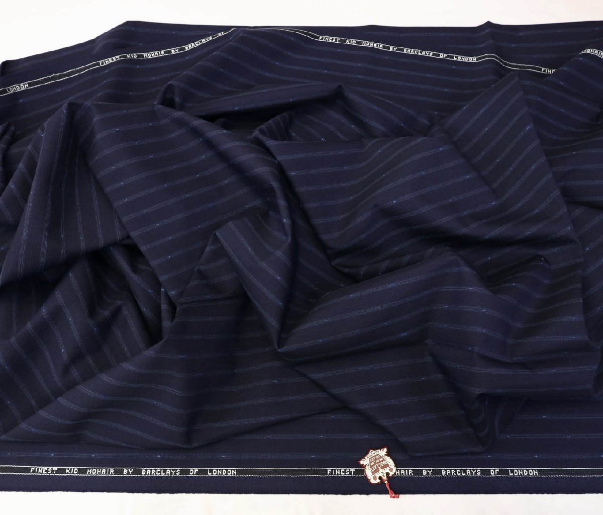 ●本物ヴィンテージ生地・バークレイ社のキッドモヘア混生地・濃紺にそれとわかるオールドストライプ・心地良いシャリ感・長さ2.8m_画像6