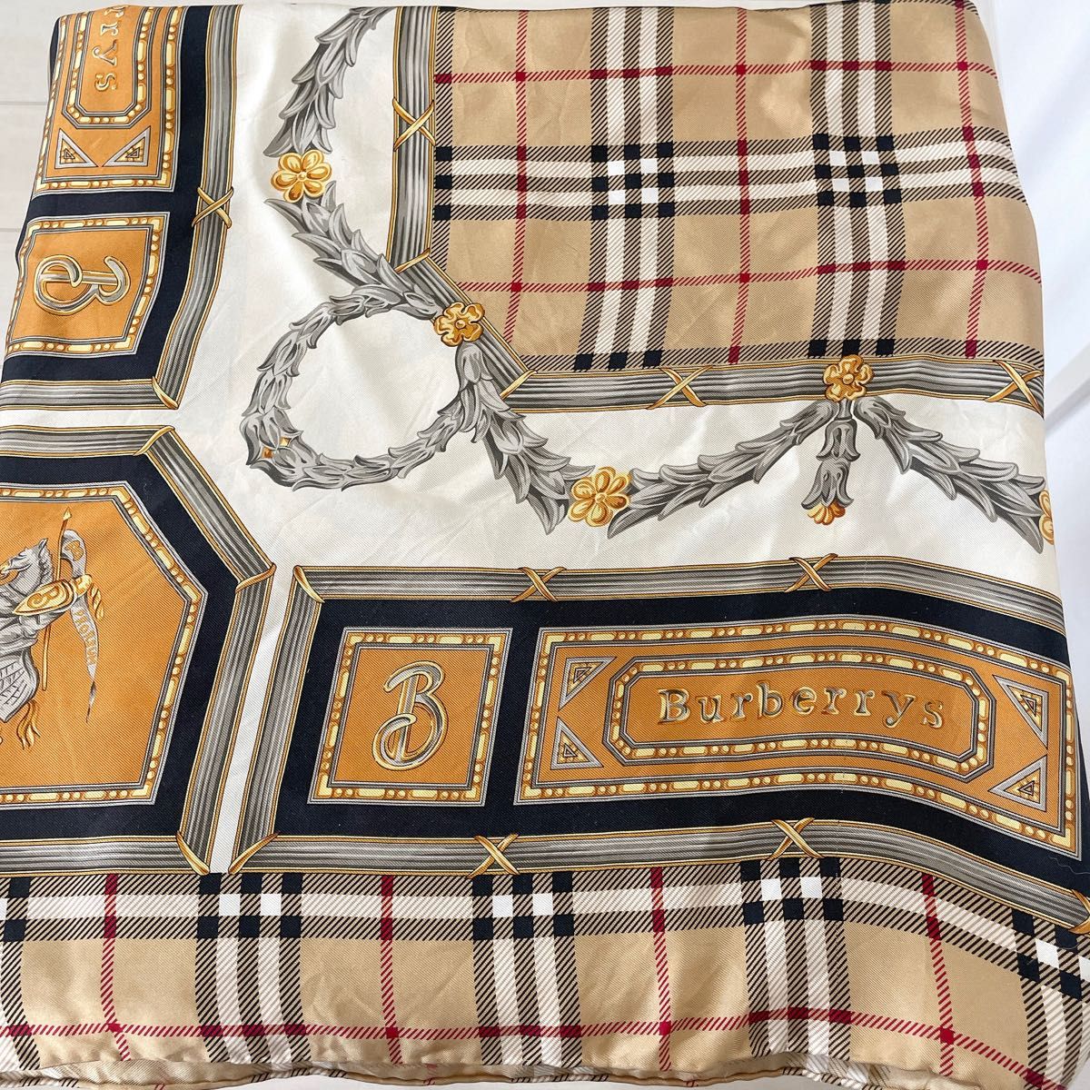 人気　バーバリー　スカーフ　ストール　シルク　ノバチェック　絹　手縫い　ベージュ