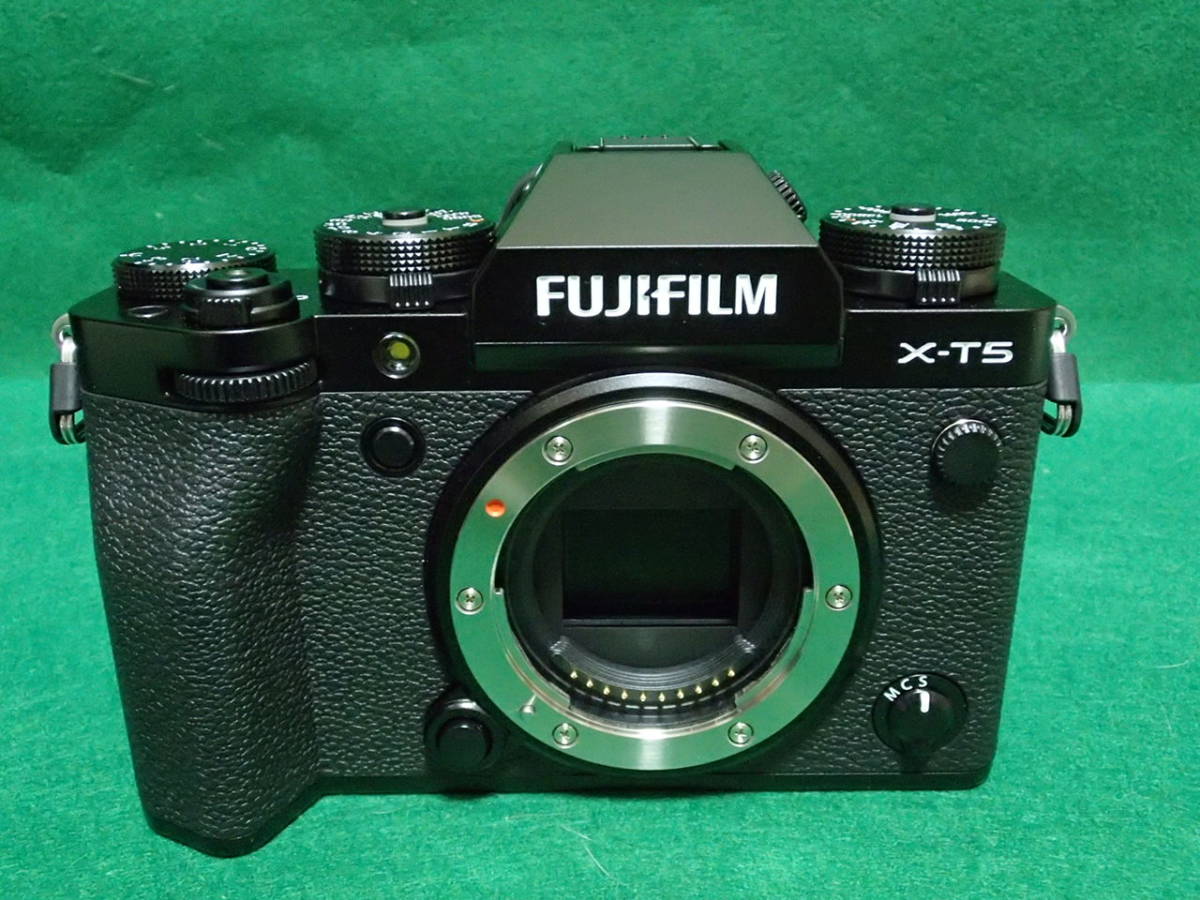 ★ほぼ新品★シャッター数わずか16回★FUJIFILM フジフイルム X-T5 ボディー★メーカー保証 来年9月まで！_画像2