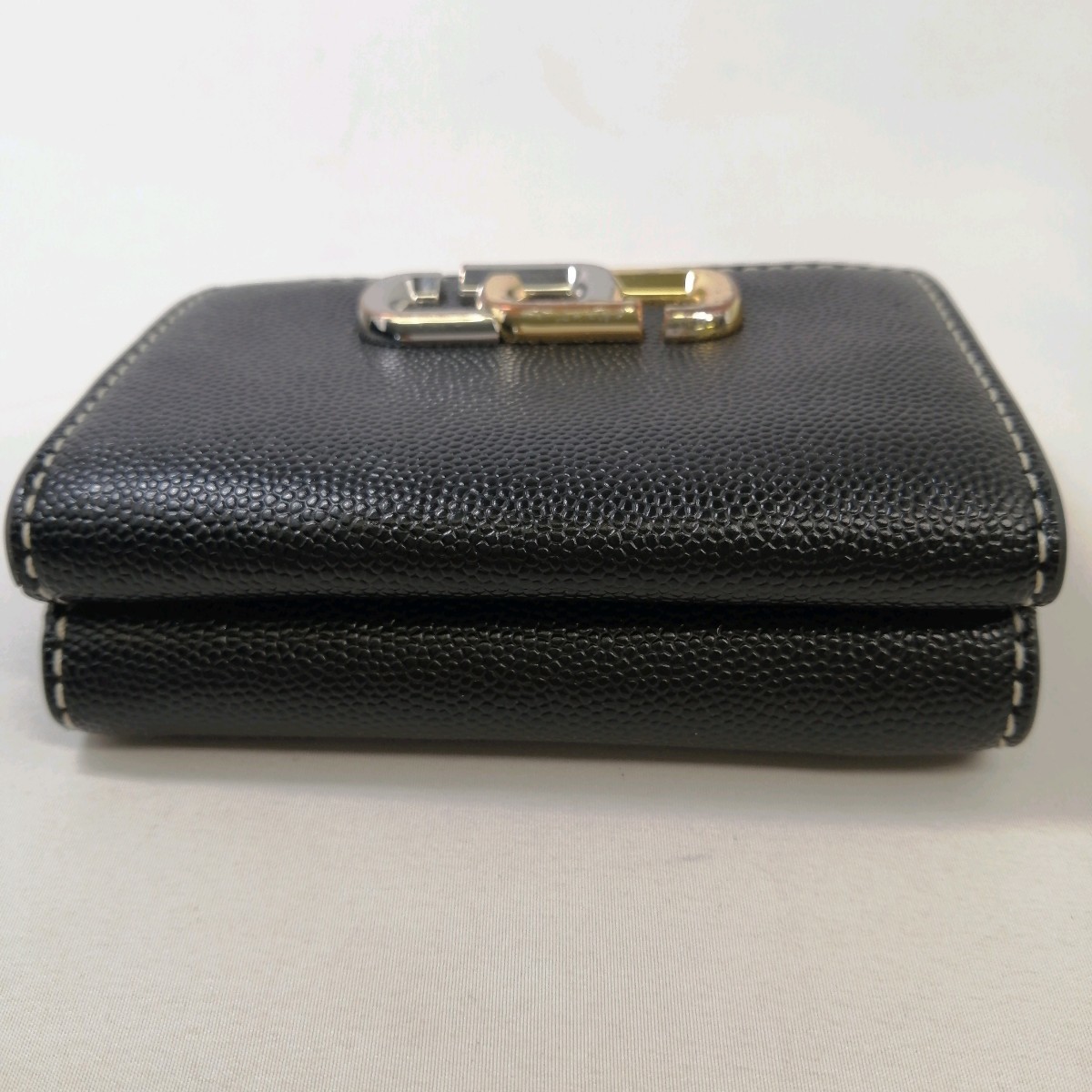  A ◎ ×【商品ランク:B】 マークジェイコブス MARC JACOBS ゴールド金具 レザー 三つ折り 財布 ウォレット 小銭入れあり 8カードポケット_画像6